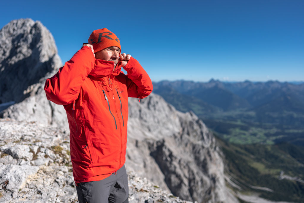 Panska-nepromokava-bunda-rab-firewall-guide-summit-red(1)